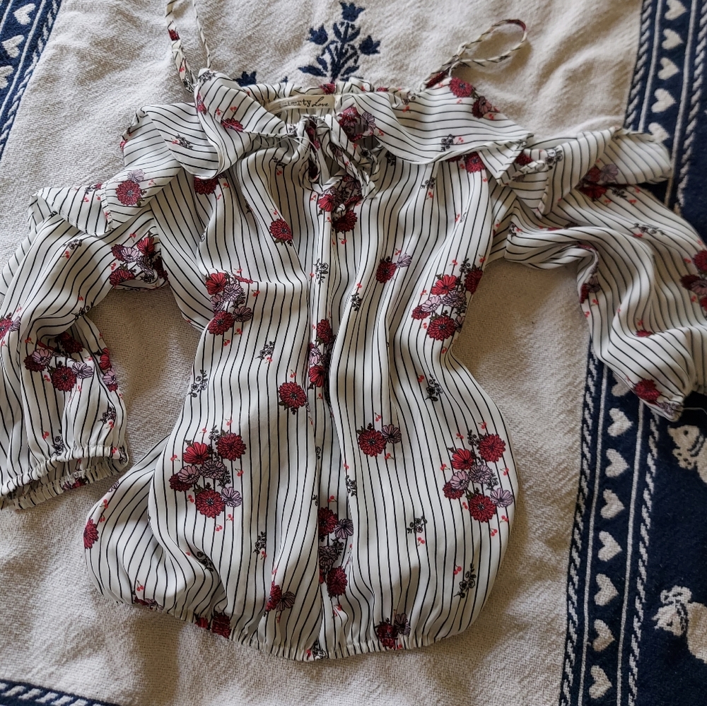 Cute blouse